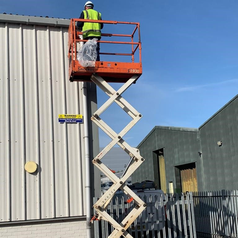 Cleaning and Waste Clearance Scissor Lift Access